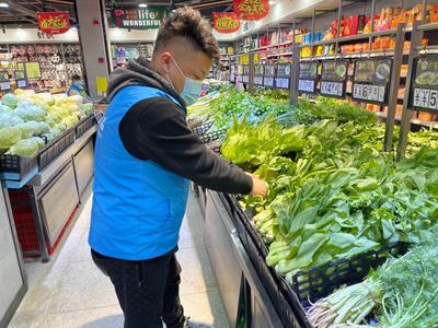 春節(jié)“菜籃子”更穩(wěn)更暖 上海浦東120個(gè)平價(jià)菜柜“不打烊”，蔬菜平均便宜兩成以上